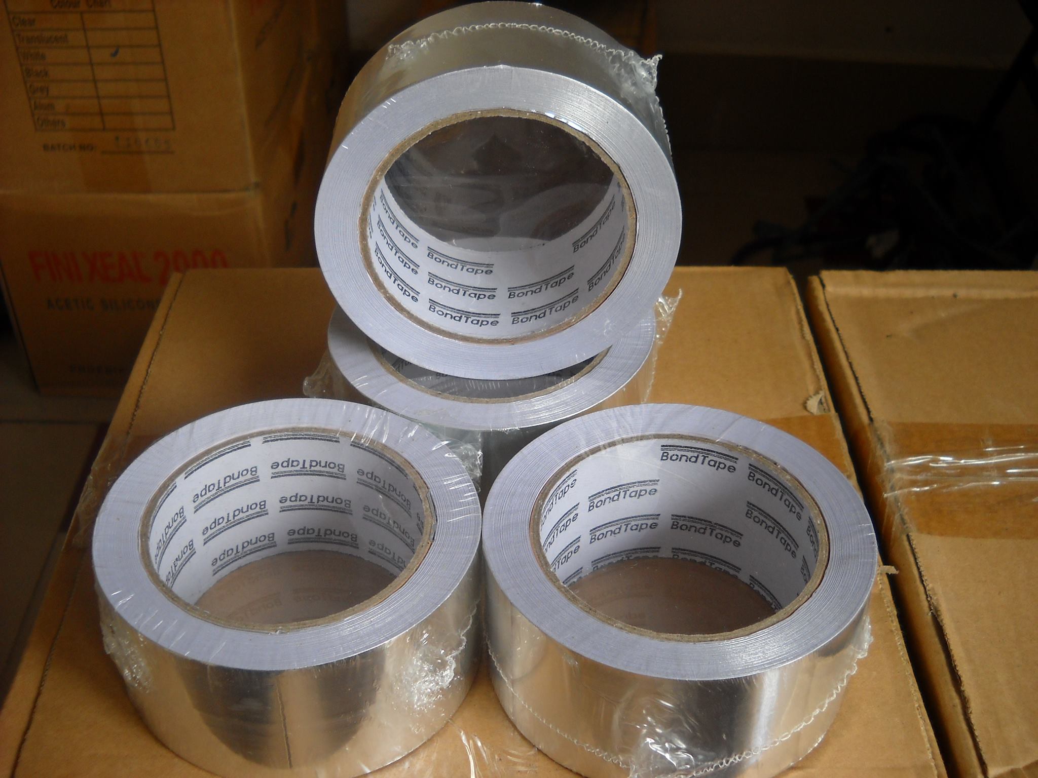 Sản phẩm băng keo bạc Bondtape (băng keo nhôm) có chất lượng rất tốt, giá thành cạnh tranh nên được các nhà thầu thi công bảo ôn ống gió tôn rất ưu chuộng.